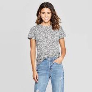 ZOE AND LIV LEOPARD TEE SMALL WOMENS
